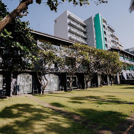 Earl'S Regent Negombo Hotel Ngoại thất bức ảnh